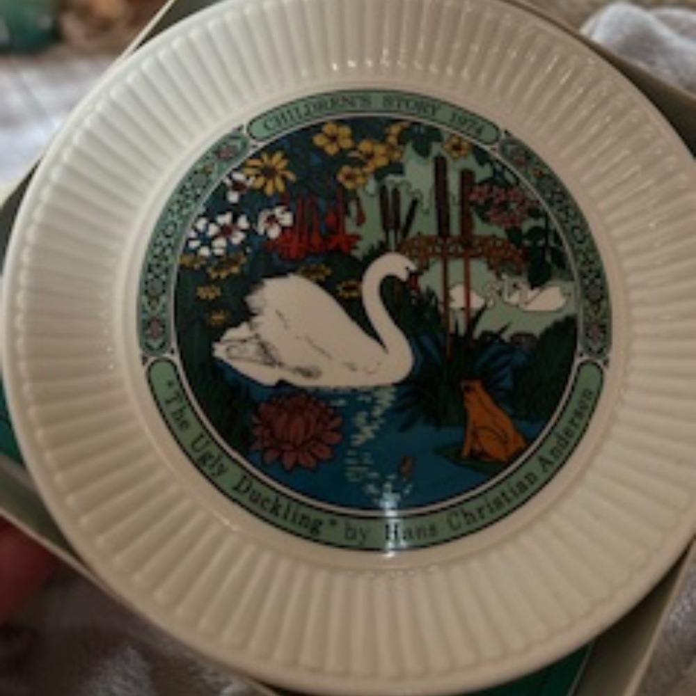 Wedgwood 1974 Children's Story China Plate - The Ugly Duckling